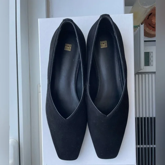 Toteme Everyday suede flats - Picture 1 of 10